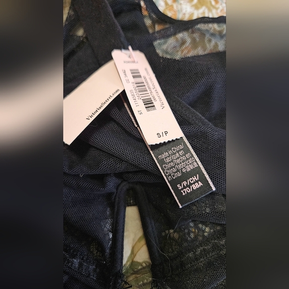 VICTORIA'S SECRET Black V-Wire Lace Plunge Teddy Halter Neck Thong Back.SM NWT - Picture 8 of 12